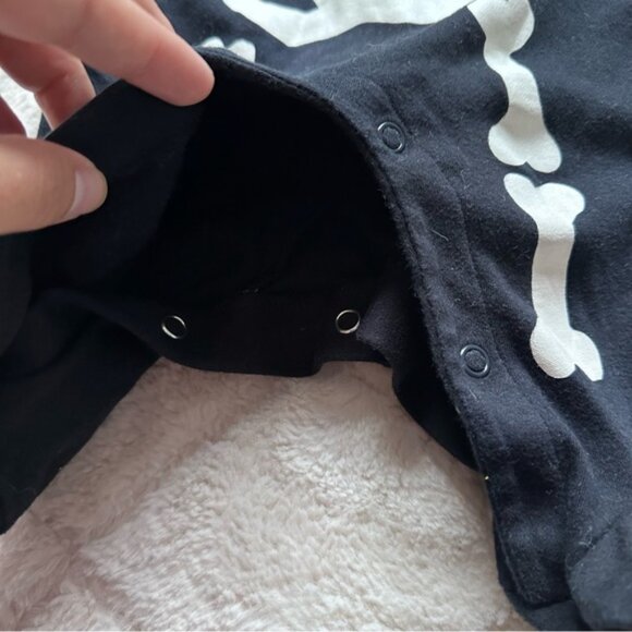 Carter's Just One You | Black Skeleton Halloween Sleep N' Play | Size 3 Months - Picture 8 of 10